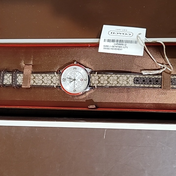 Coach Signature round watch EUC - Picture 3 of 9